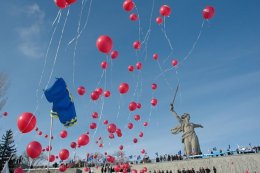 Подвигу сталинградцев посвящается