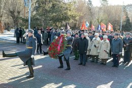 В Волгограде почтили память защитников Отечества