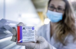 Кабмин предлагает включить вакцинацию от коронавируса в нацкалендарь прививок
