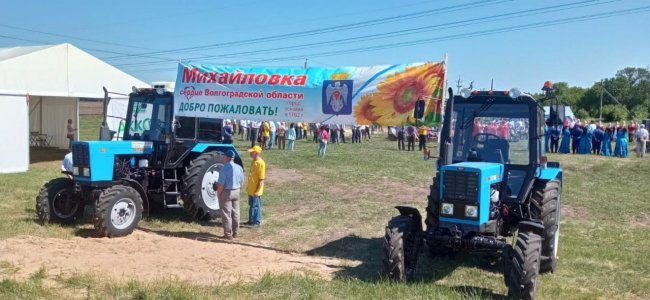 В Волгоградской области определили лучшего механизатора в состязаниях по пахоте на тракторах