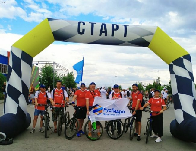 Команда Волжской ГЭС возглавила велопробег, посвященный 68-й годовщине со дня основания Волжского