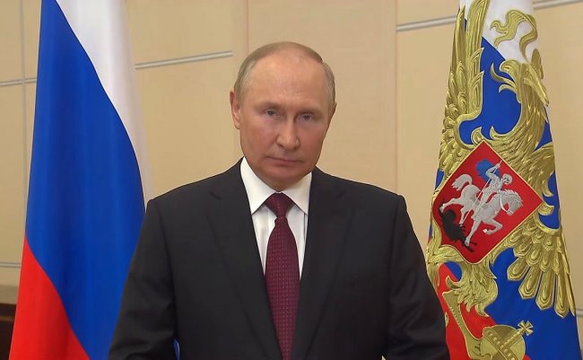 Путин поздравил россиян с Днем государственного флага