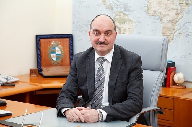 Губернатор Андрей Бочаров утвердил три премии имени профессора Олега Иншакова