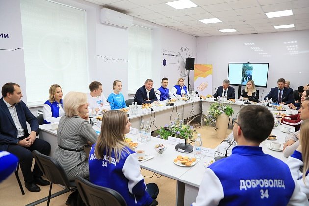 Волгоградские добровольцы получат выплаты по 100 тысяч рублей