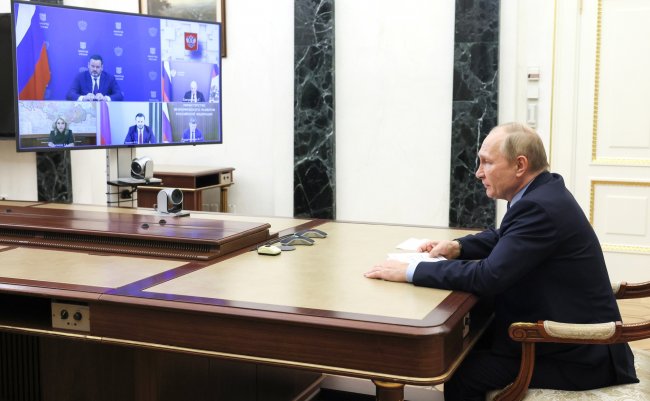 Владимир Путин: "Главная задача – свести к минимуму угрозу бедности для российских семей"