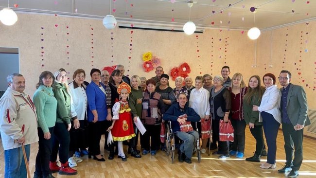 3 декабря, в Международный день инвалидов, работники АО «Каустик» порадовали старых друзей