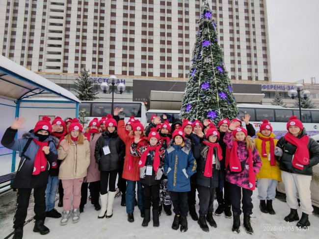 Юные волгоградцы побывали в Москве на главной елке страны