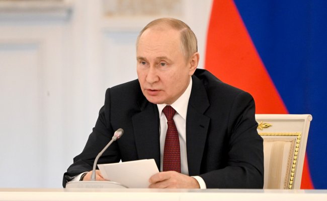 Путин поручил определить приоритетные объекты и проекты для ускоренного запуска