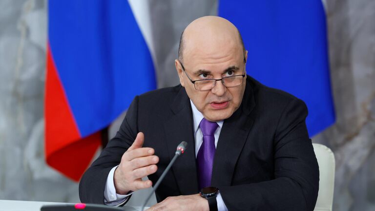 Мишустин поручил выработать предложения по повышению зарплат педагогов